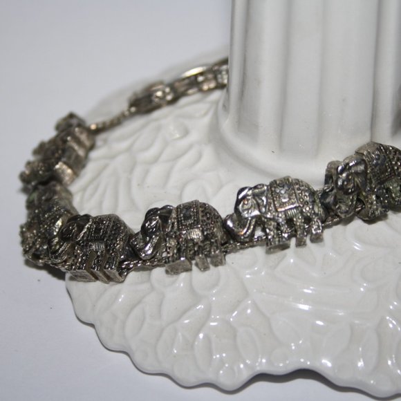 Vintagejelyfish Jewelry - Beautiful silver elephant bracelet 7"